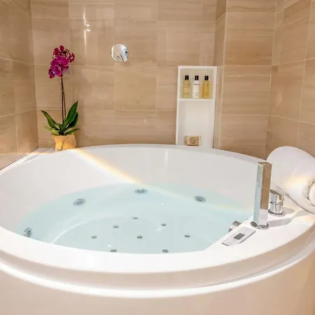 Gate - Luxury Guest house